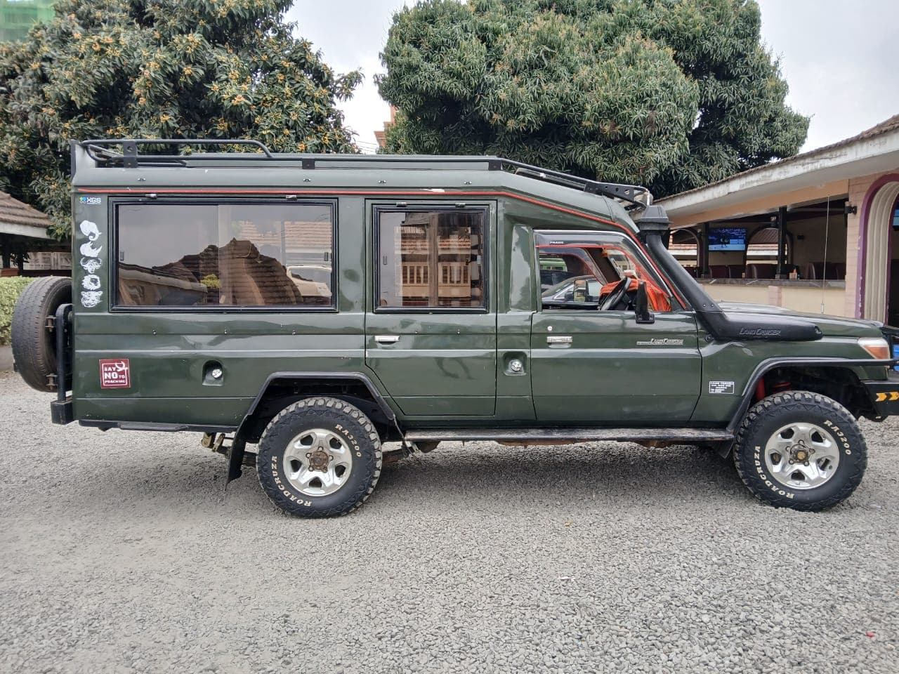 Toyota Land Cruiser Safari Van